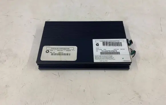 Chrysler 300C Sound amplifier