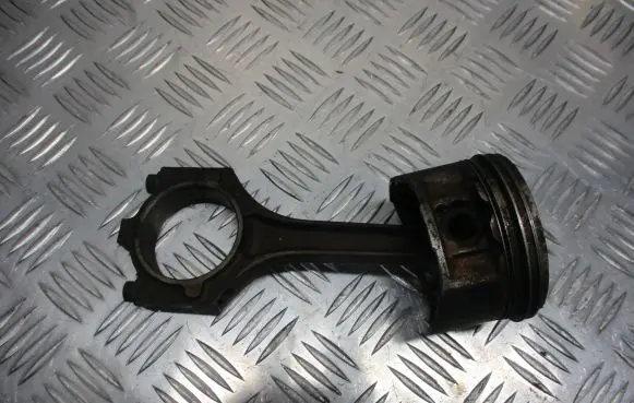 Ford Mondeo Mk III Piston with connecting rod