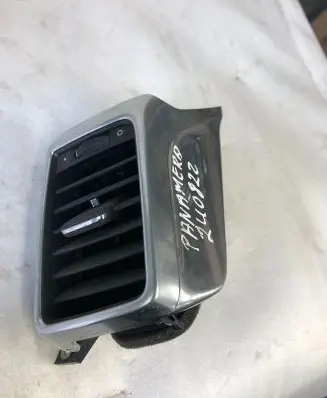 Porsche Panamera (970) Rear air vent grill 970553172