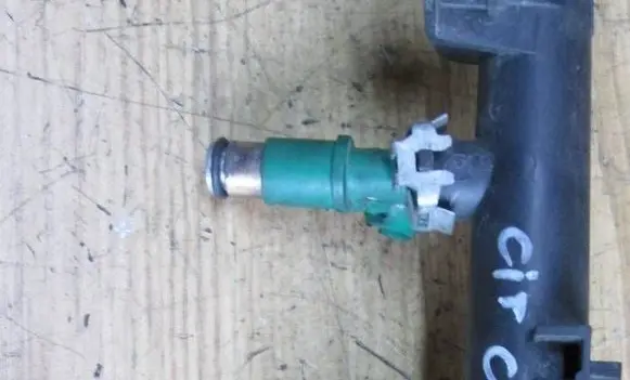 Citroen C4 I Fuel injector 01F023 05562