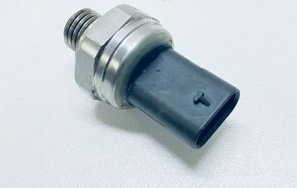 Volkswagen Golf VII Oil pressure sensor 05E906277A