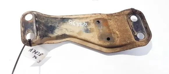 Subaru Forester SF Engine mounting bracket