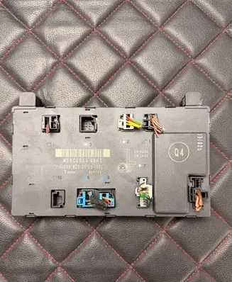 Mercedes-Benz C W203 Door control unit/module 2098202126 355224