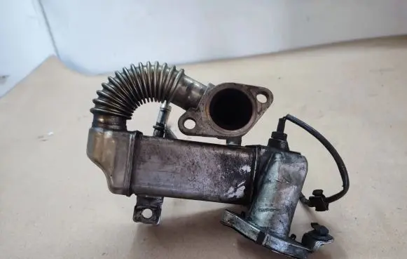 Renault Scenic III - Grand scenic III EGR valve cooler 147350264R
