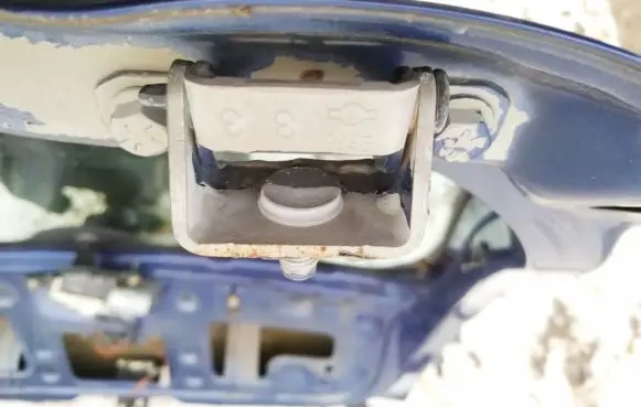 Nissan Micra Tailgate/trunk/boot hinge
