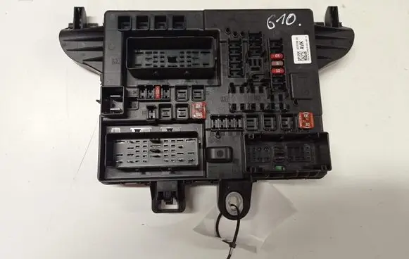 Opel Insignia A Comfort/convenience module 2273776803 AVK 02142608915