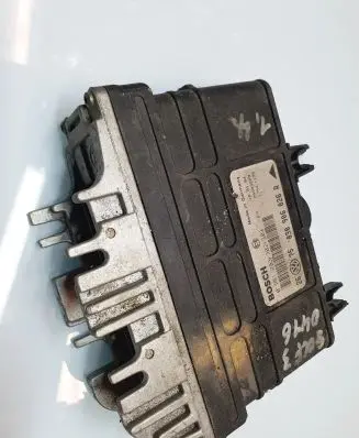 Volkswagen Golf III Engine control unit/module 030906026R 0261203302 0261203303