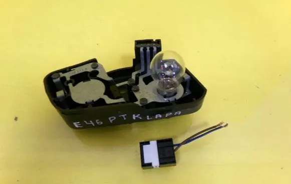 BMW 3 E46 Tail light bulb cover holder 230572R
