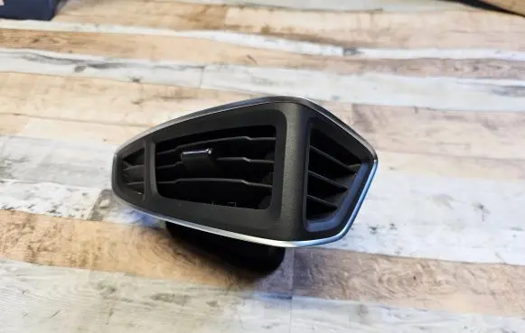 Ford Focus Dashboard side air vent grill/cover trim BM5101BB08 808CH3JA6