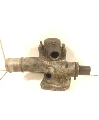 Volkswagen PASSAT B5.5 Engine coolant pipe/hose 038121133A