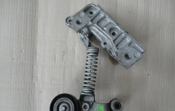 Mercedes-Benz A W176 Alternator belt tensioner A6512002400