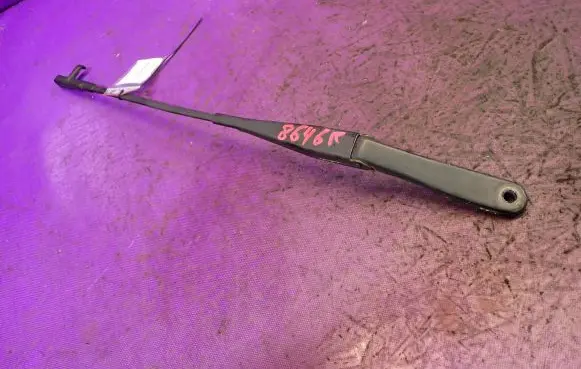 Opel Astra H Front wiper blade arm 13111220LH