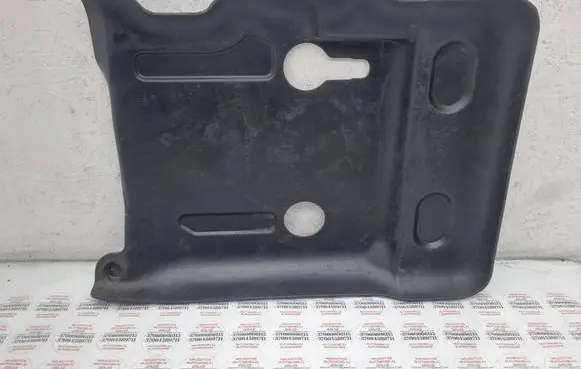 Volkswagen Touareg I Fuel tank bottom protection 7L0201979
