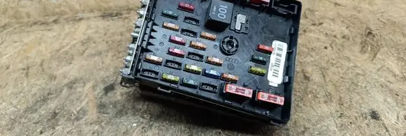 Volkswagen PASSAT CC Fuse module 3C0937125 63592777