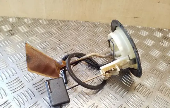 Toyota Previa (XR30, XR40) II Fuel level sensor 