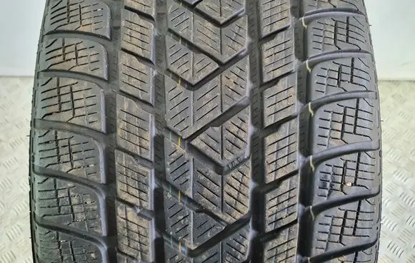 Toyota RAV 4 (XA40) R20 winter tire PIRELLI SCORPION 28545R20