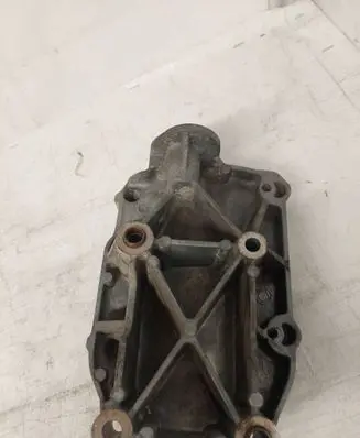 Iveco Daily 5th gen A/C compressor mount bracket 5801370464