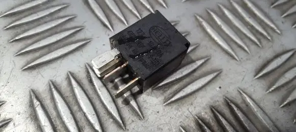 Volvo V70 Other relay 9441161 4RD007814-00