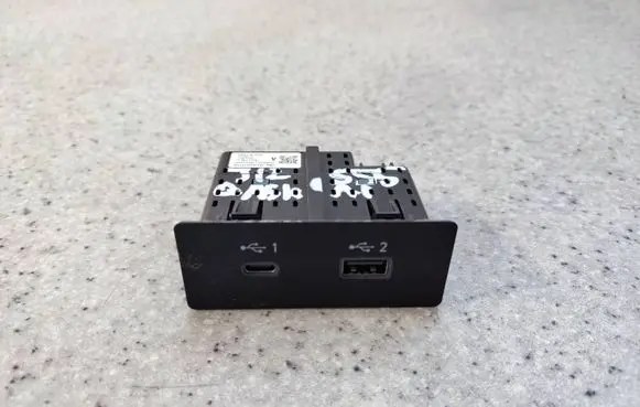 Nissan Qashqai J12 USB socket connector 284H36RA1AAOP0959 284H36RA1A