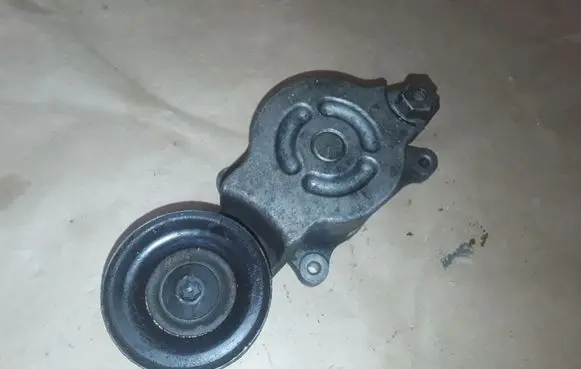 Mazda 6 Generator/alternator belt tensioner R2AA15980
