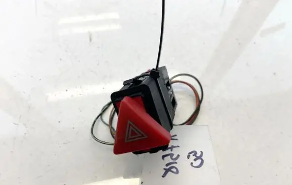 Skoda Octavia Mk1 (1U) Hazard light switch 113352 6900f52