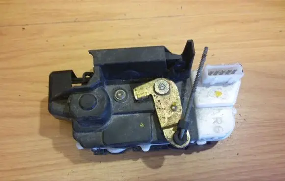 Peugeot 607 Rear door lock
