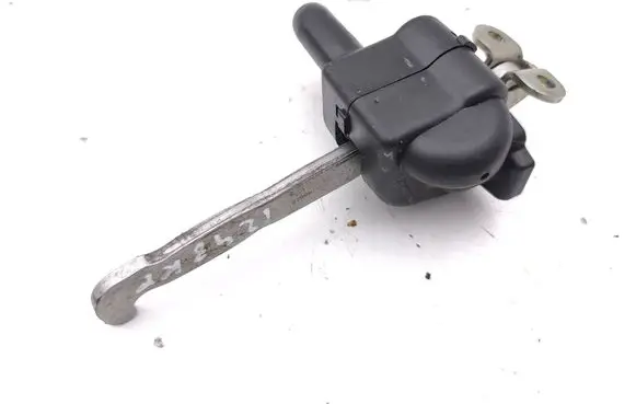 Maserati Quattroporte Front door check strap stopper