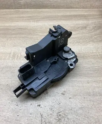 Opel Signum Front door lock 13157762