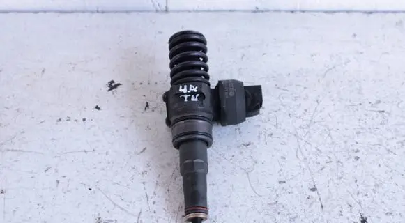 Volkswagen Transporter - Caravelle T5 Fuel injector 070130073R 0414720310