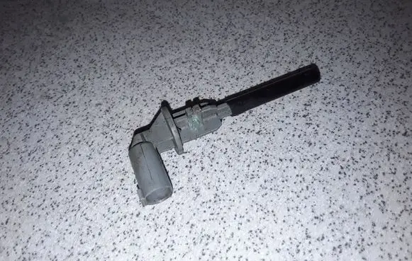 BMW 5 E39 Windshield washer fluid level sensor 7524812