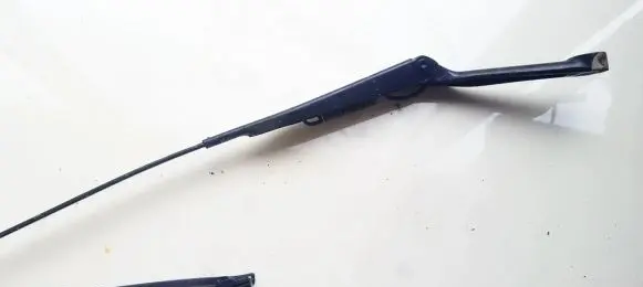 Opel Vectra B Front wiper blade arm 90504174LH