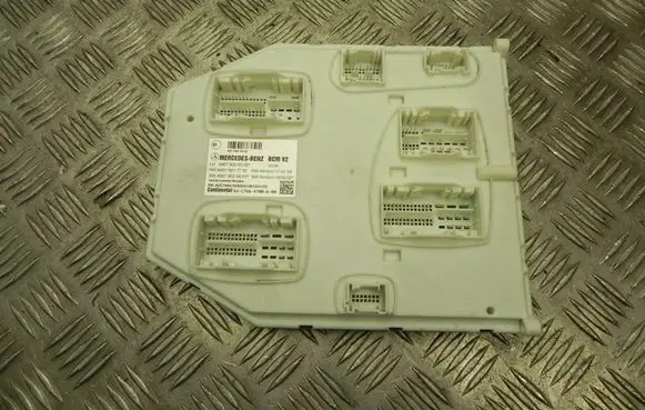 Mercedes-Benz Sprinter W907 W910 Fuse box set A9079000305