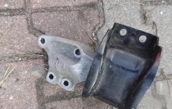 Peugeot 3008 I Engine mount vacuum valve 9681855180