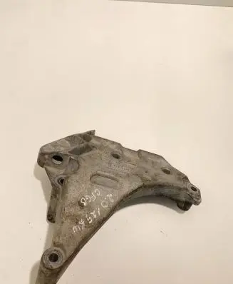 Engine mounting bracket
