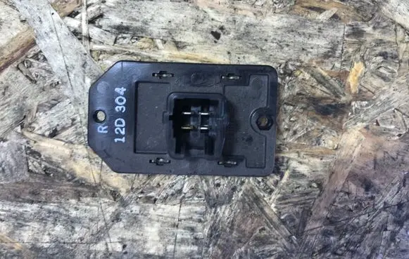 Mazda MPV Heater blower fan relay 12D304