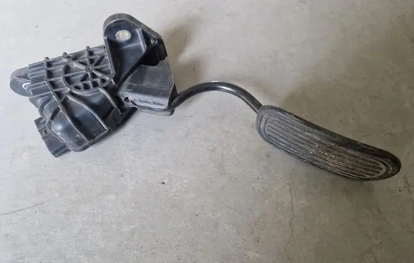 Toyota Hilux (AN10, AN20, AN30) Accelerator throttle pedal 781200K010