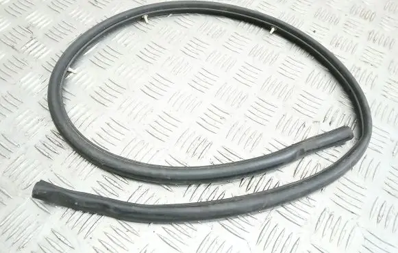 Toyota Avensis T270 Engine compartment rubber 