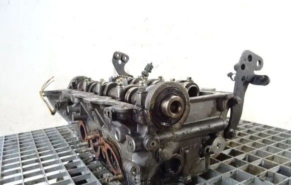 Peugeot 407 Engine head UHZ4R8Q-6C064-AH
