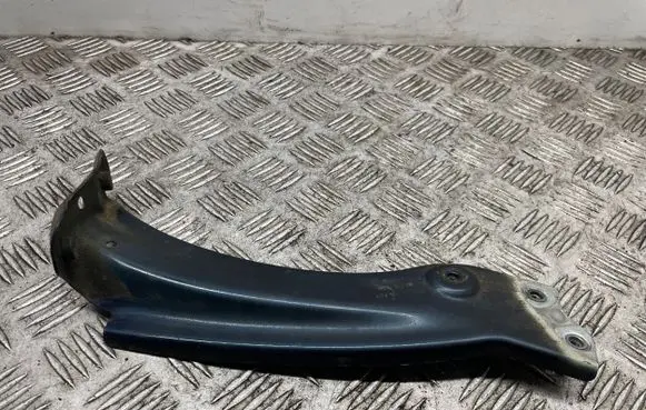 Skoda Superb B8 (3V) Fender mounting bracket 3V0821142