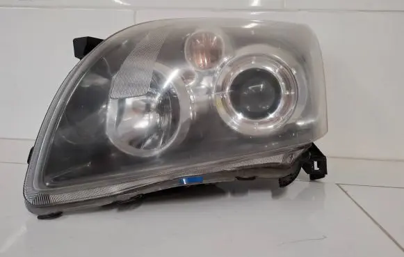 Toyota Avensis T250 Headlight/headlamp 35-109