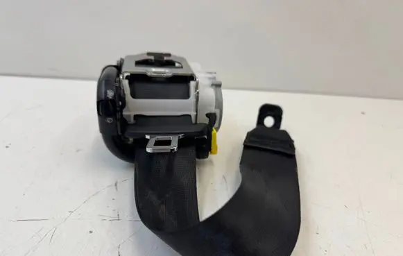 Porsche Macan (95B) Rear seatbelt 95B857805D