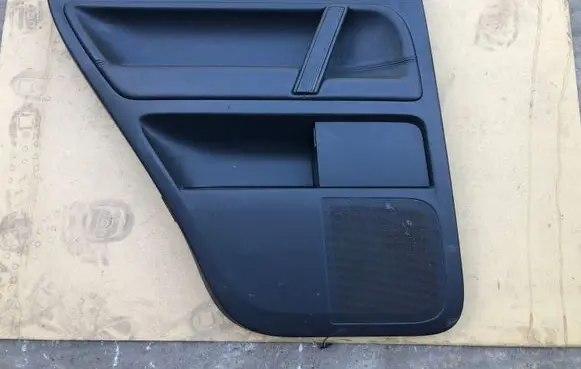 Volkswagen Touareg I Front door card panel trim