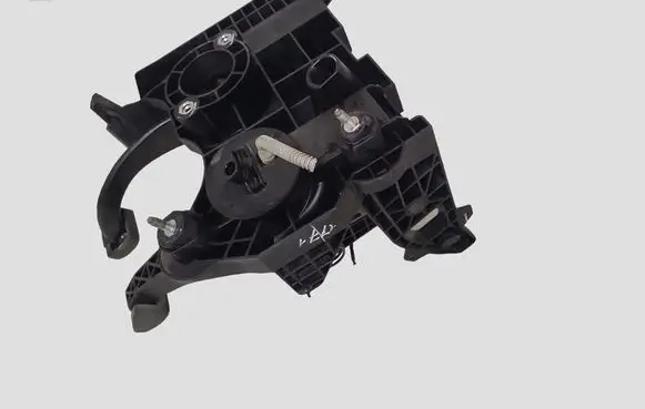 Opel Astra K Pedal assembly