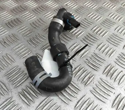 Engine coolant pipe/hose