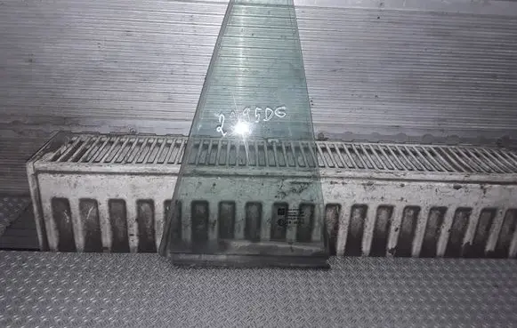 Opel Astra H Rear vent window glass 