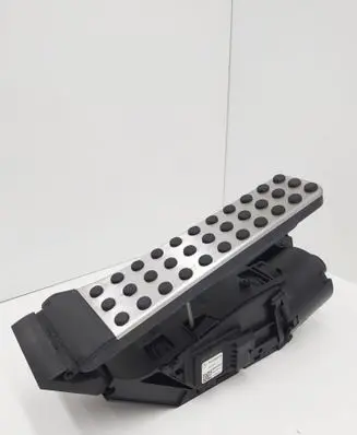 Mercedes-Benz C W205 Accelerator throttle pedal A2223003500 A2C73734114 173480093