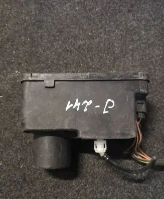 Volkswagen Golf III Central locking vacuum pump 1H0962257G
