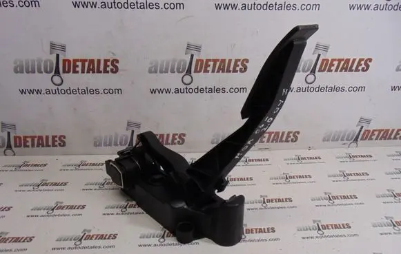 Mercedes-Benz A W169 Accelerator throttle pedal A1693000204