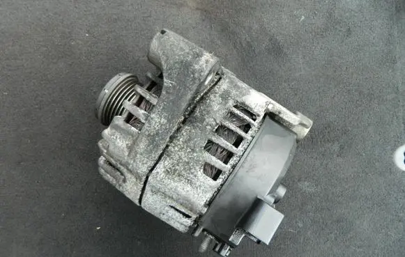 BMW 5 F10 F11 Generator/alternator 8507625