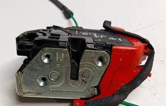 Hyundai i30 Front door lock 81320A6820